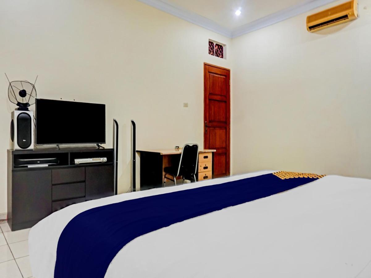 Spot On 90295 Simprug Residence Jakarta Bagian luar foto