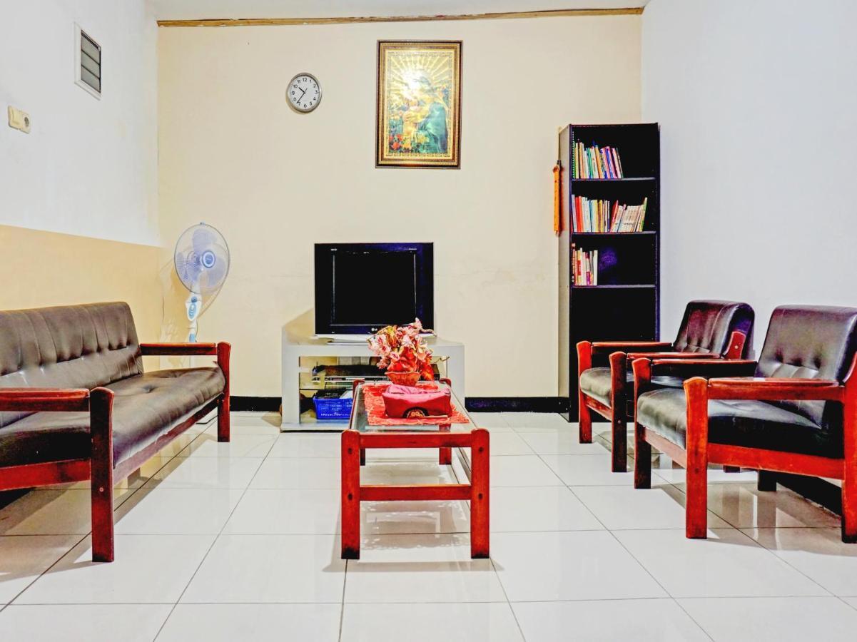 Spot On 90295 Simprug Residence Jakarta Bagian luar foto