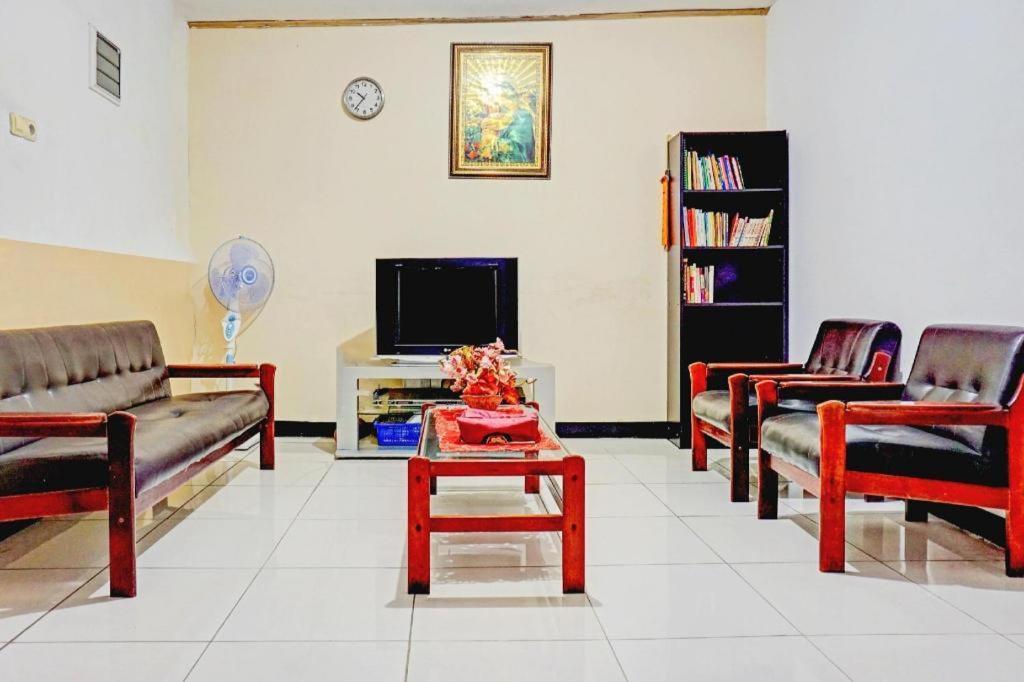 Spot On 90295 Simprug Residence Jakarta Bagian luar foto